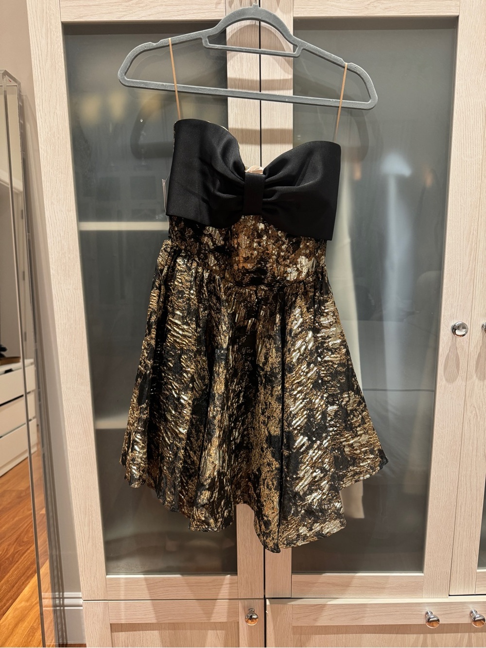 NWT- Sau Lee NEVER WORN Black & Gold Sequin Skirted Mini with Bow Waist cocktail